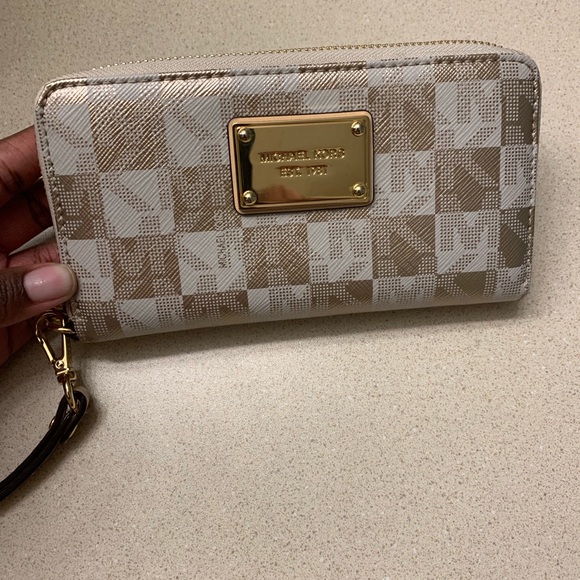 Rose Gold Micheal Kors Tote and Matching Wallet - Picture 6 of 7